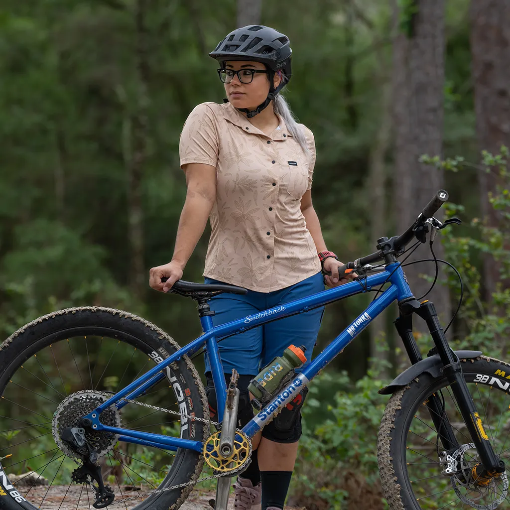 Women's Catalyst Mountain Bike Button-Down Shirt | Rhodo Tan